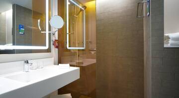 Люкс с 1спальней в Гостинице Park Inn By Radisson Nizhny Tagil